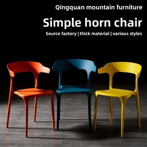 Chaise <span class=keywords><strong>de</strong></span> salle à manger empilable en plastique PP coloré au design moderne pour la cuisine, la maison, le bureau, le café, l'extérieur - Product Image 1