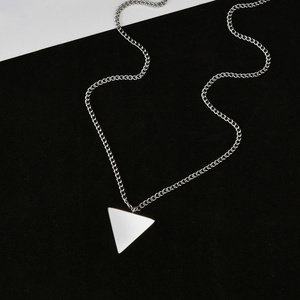 Collana Moderna con Nome Inciso al Laser, Triangolo Invertito in Argento, per Uomo e Donna - Product Image 2