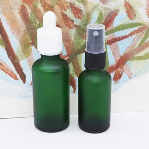 Eco friendly 30ml 50ml 100ml perfume frosted green essential oil packaging glass sprayer bottles with spray mist cap
