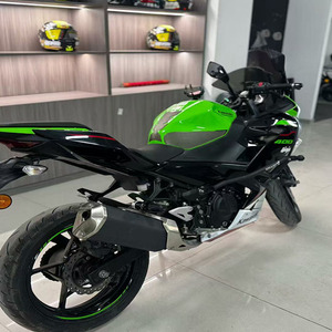Gamme complète de motos à essence d'occasion de Kawasaki, la moto sportive 400cc bicylindre refroidie par eau 400 - Product Image 3