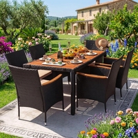 Ensemble de tables et chaises d'extérieur en rotin tressé, idéal pour les plages, les piscines et les jardins
