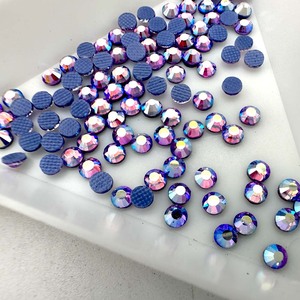 Piedras <span class=keywords><strong>de</strong></span> Cristal Termoadhesivas Planas <span class=keywords><strong>de</strong></span> Vidrio AB Violeta SS6 SS10 SS16 SS20 para Empaque a Granel <span class=keywords><strong>de</strong></span> Fábrica, Colores AB - Product Image 3