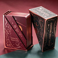 Boîte rigide à découpe diagonale personnalisée OEM pour jeu de tarot avec estampage à chaud doré, bords dorés et guide (matériau papier)