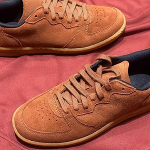 Zapatillas bajas de gamuza marrón de colaboración con marca - Estilo retro casual, suela de goma versátil, calzado deportivo estilo pareja - Product Image 3