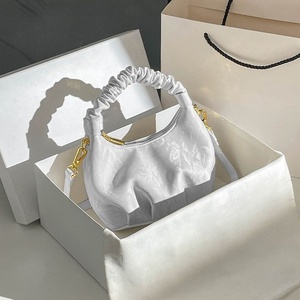 Sacs fourre-tout pour femmes, sac à bandoulière décontracté imperméable avec doublure en PU, sac messager, sac bandoulière pour dames, sac d'école en cuir pour filles - Product Image 1