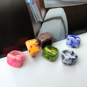 Bán buôn mùa hè mới màu nhựa Acrylic phóng đại vòng lớn nhiều màu hình học vuông vòng nhựa cho phụ nữ - Product Image 4