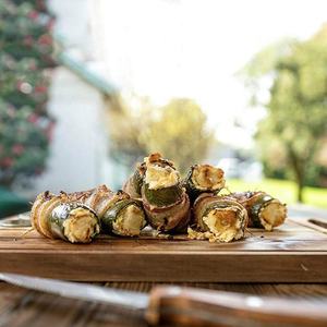 Planche à steak en bois d'acacia de qualité supérieure avec tasses à sauce et couteau à steak pour servir le steak ensemble de planche de service en bois plateau de viande - Product Image 5