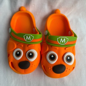 Ciabatte animate da cartone animato per bambini maschi 4-6 anni, suola antiscivolo in EVA, scarpe estive arancioni con design a occhi. - Product Image 6