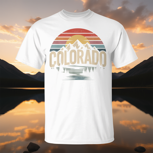 Camiseta con diseño de puesta de sol de las montañas de Colorado, estilo vintage, para exteriores, con motivos de la naturaleza - Product Image 3