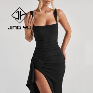 Robe longue asymétrique plissée noire sur mesure pour l'été, en crêpe extensible de luxe - Product Image 4