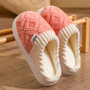 Pantuflas de invierno y otoño para hombre y mujer, zapatos de algodón cálidos y cómodos para interiores y exteriores. - Product Image 1