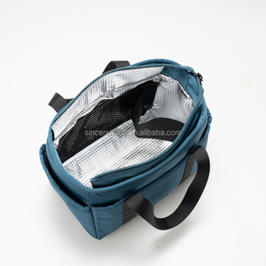 Panier isotherme double compartiment en polyester non tissé imperméable pour pique-nique, avec logo personnalisé, pour canettes et vin - Product Image 5