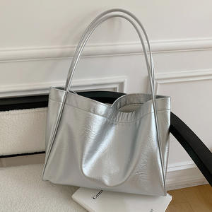 Bolso tote plateado para mujer, suave, horizontal, cuadrado, con hebilla magnética, para el día a día, verano 2024 - Product Image 1