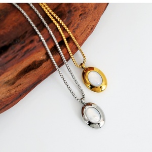 Nouveau Collier Coquillages en Acier Inoxydable Poli Miroir pour Femme, Chaînes Plaqué Or Personnalisées, Style Tendance, Anti-ternissement, Vente en Gros - Product Image 2