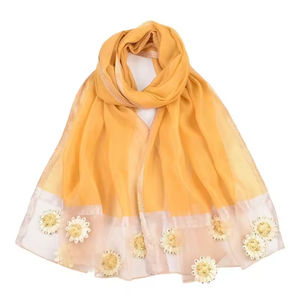 Chal ligero de poliéster con adornos, tela transparente y transpirable para todas las estaciones y looks en capas - Product Image 5