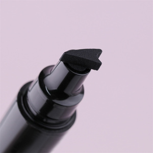 Stylo Eyeliner Liquide Double Pointe TY12 Personnalisable avec Logo Privé, Forme Crayon et <span class=keywords><strong>Encre</strong></span> Noire Imperméable - Product Image 3