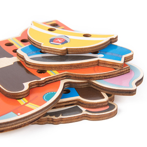 Planche à coudre en bois en gros pour enfants, jouet éducatif pour le développement de l'intelligence, avec lacets colorés et cartes d'animaux à coudre - Product Image 5