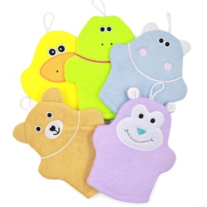 Ensemble de gants de bain pour bébé en forme d'animaux mignons, gants de bain en tissu éponge pour nourrissons, gants exfoliants double face, vente en gros OEM - Product Image 4