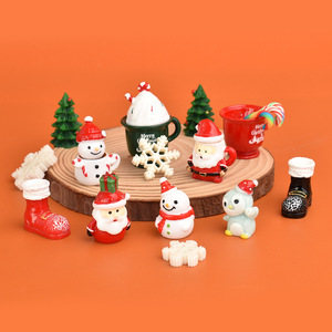 Charmes <span class=keywords><strong>en</strong></span> résine de la série de Noël, vente chaude, miniatures de nourriture, ensemble de jeu pour accessoires de bricolage, <span class=keywords><strong>bonhomme</strong></span> de neige, homme <span class=keywords><strong>en</strong></span> <span class=keywords><strong>pain</strong></span> <span class=keywords><strong>d</strong></span>'épices, <span class=keywords><strong>d</strong></span>écorations de Noël - Product Image 3