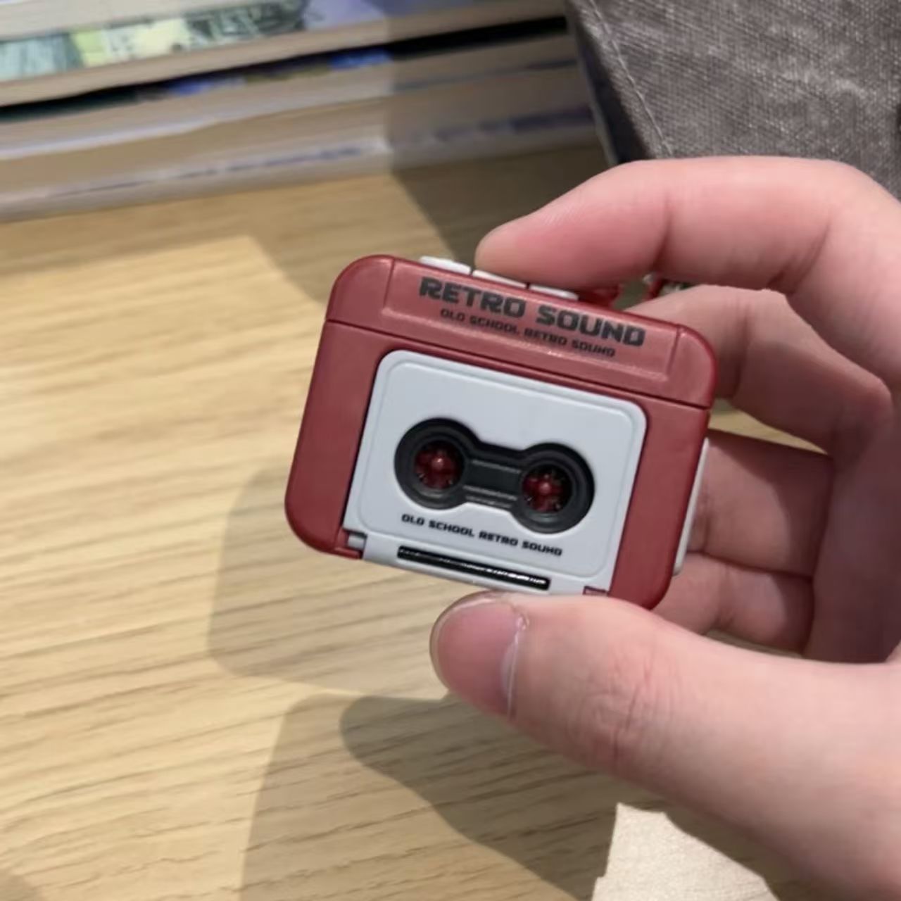 Retro radio [red]