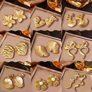 Pendientes de tuerca geométricos de acero inoxidable chapados en oro de 18 quilates, impermeables, estilo vintage, para mujer, joyería llamativa, venta al por mayor. - Product Image 2