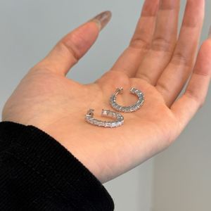 Pendientes de Aro en Forma de C de Dylam Stylish Jewellery, Accesorios de Joyería con Plata de Ley y Circonita Cúbica Baguette 5A - Product Image 6