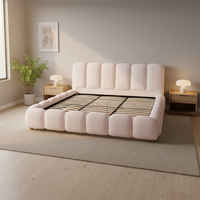 Ensemble de meubles de chambre à coucher de luxe personnalisé, moderne et durable, avec cadre en bois, lit Queen/King en tissu crème, pour villa et appartement