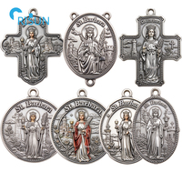 Collier pendentif médaille personnalisée Sainte Barbe, saint patron des pompiers chrétiens, avec centre de prière et chapelet