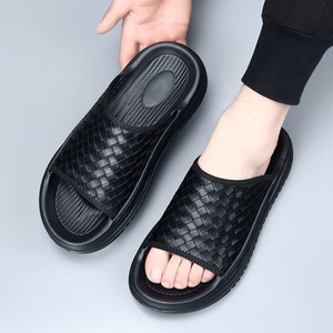 Chaussures de plage pour hommes haut de gamme, légères et antidérapantes, avec tige en faux daim respirant et semelle extérieure en EVA, idéales pour l'été et la marche sur le sable (effet marche dans la boue), pour couples. - Product Image 4