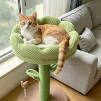 Arbre à chat design cactus vert avec poteaux à gratter en sisal, grande plateforme en peluche et jouet interactif – Mobilier pour chat