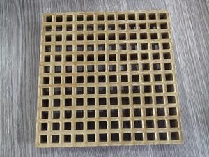 Grille FRP 38 épaisseur 20x20mm pour passerelles industrielles et marches d'escalier avec traitement de surface grain/concave/lisse - Product Image 2