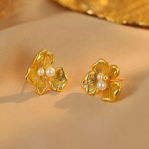 Pendientes de Perlas con Diseño Geométrico de Alta Gama Franceses, Chapados en Oro, Diseño Simple para Regalo de Mujer - Product Image 6