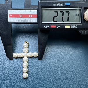 Bán Buôn Mặt Dây Chuyền Chữ Thập Tùy Chỉnh Hạt <span class=keywords><strong>Charm</strong></span> Nhỏ Ngọc Trai Giả Mạ Vàng Để Làm Trang Sức - Product Image 6