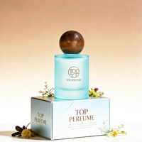 Eau de parfum rafraîchissante, vegan et sans cruauté, dans un flacon minimaliste, couleur et logo personnalisables disponibles