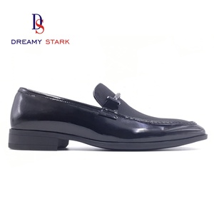 Zapatos Negros de Piel Genuina con Acabado Brillante, Cómodos y Ligeros, Estilo Ejecutivo para Oficina, Líneas Suaves, Diseño con Logotipo Personalizado - Product Image 3