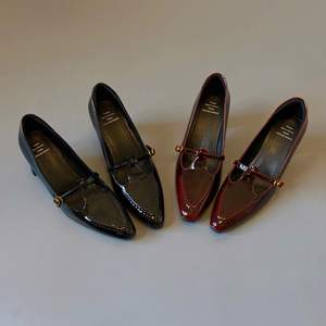 Chaussures Mary Jane à talon carré haut, couleur rouge bordeaux dégradé, design plissé, bride en T, bouche peu profonde, monocouche, haut de gamme, polyvalentes - Product Image 3