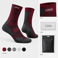 Chaussettes de cyclisme sportives bordeaux et noires, respirantes, à coupe ajustée, avec maille respirante, bord côtelé, faible volume, zones de couleur inaltérable, construction tricotée