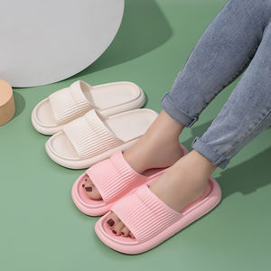 Pantoufles d'été bon marché pour salle de bain plage couleur unie EVA sandales nuage antidérapantes à séchage rapide avec bout ouvert oreiller pantoufles pour femmes - Product Image 6