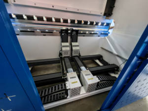 Da66t 250T 3200 8 + 1 Trục CNC Điều Khiển Thủy Lực Báo Chí Phanh Máy Thép Tấm Uốn Từ Trung Quốc - Product Image 4