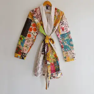 Veste d'hiver en coton ouvert sur le devant Kimono court Robe kimono traditionnelle en coton imprimée à la main Vestes kimono courtes Kantha