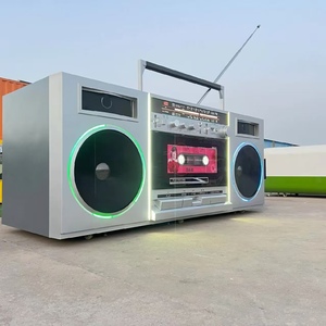 Simulation de la conception audio radio rétro haute puissance. Camion de restauration géant en forme d'enregistreur à cassette pour mariage, anniversaire, remise de diplôme - Product Image 3