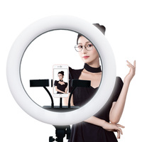 Lampe LED de remplissage photographique dimmable de 18 pouces pour diffusion en direct, maquillage et selfies, avec trépied