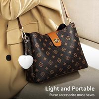 Porte-clés lumineux LED en forme de cœur, portable, avec capteur tactile, rechargeable USB-C, en plastique, idéal pour Halloween, étudiants et cadeaux