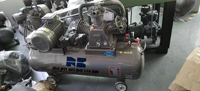 Compresseurs d'air à piston industriels Gamme de 4 kW à 7,5 kW Alimentés en courant alternatif 220 V/380 V Refroidis par air avec composant moteur principal Stationnaire