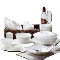 Service de vaisselle en porcelaine fine blanc pur, comprenant des bols, des assiettes et des soupières pour la maison