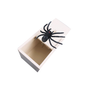 Caja de Broma con Araña, Caja de Madera con Araña Oculta, Juego de Broma Divertido, Juguete de Oficina para Amigos, 6*6.5*9.5cm - Product Image 3