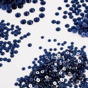 Perles <span class=keywords><strong>de</strong></span> strass Mystic 5 mm en résine époxy indigo foncé à dos plat avec trou central à coudre pour <span class=keywords><strong>la</strong></span> fabrication <span class=keywords><strong>de</strong></span> bijoux à franges et pompons - Product Image 2