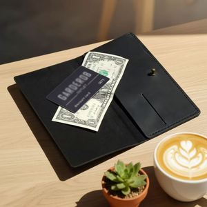 Carpeta de Cuero Genuino para Facturas y Tarjetas, con Ranuras para Restaurantes y Cafeterías, Moderna Carpeta para Comandas, Hecha a Mano - Product Image 1