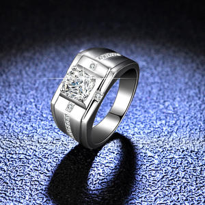 Boutique <span class=keywords><strong>precio</strong></span> al por mayor 2025 nuevo estilo 925 plata esterlina moda plata corte <span class=keywords><strong>brillante</strong></span> Moissanite hombres compromiso anillo de bodas - Product Image 1