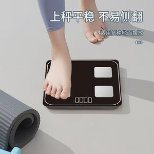 Balance connectée Tiansheng rectangulaire pour la mesure du poids et de la composition corporelle, alimentée par piles, avec électrodes noires et blanches, prise US - Product Image 4